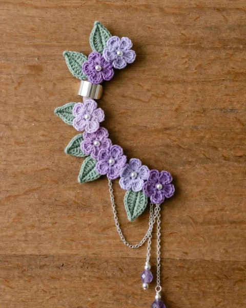Lavendel-Ear-Cuff häkeln – Kostenlose Häkelanleitung
