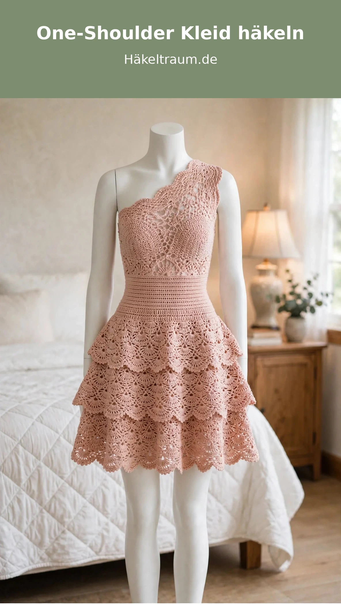 Gehäkeltes rosa One-Shoulder Stufenkleid