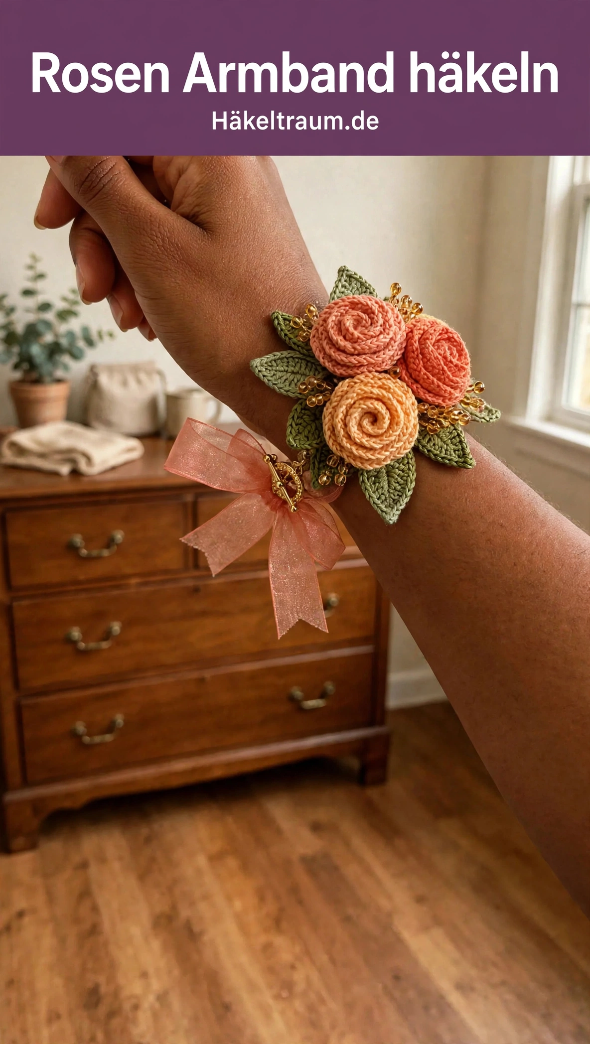 Sonnenuntergang Pfirsichrosen Armband am Handgelenk getragen mit Pfirsichrosen und grünen Blättern
